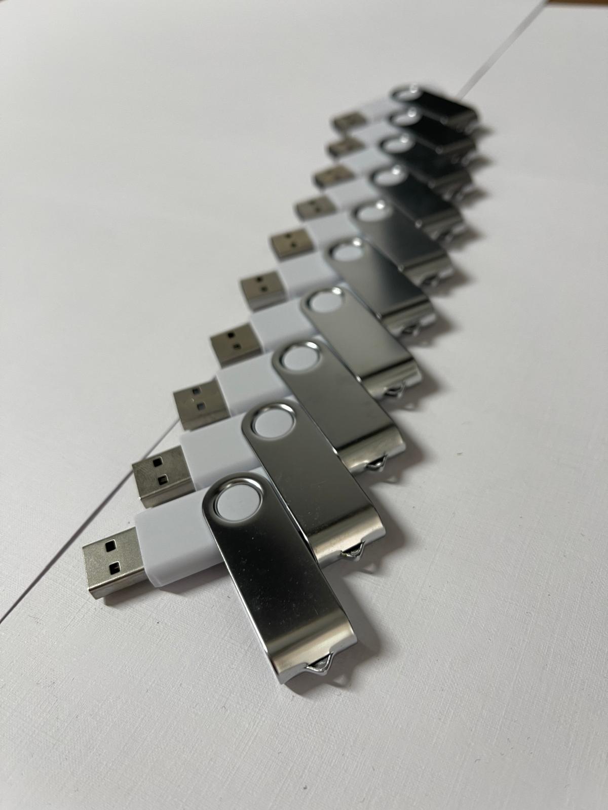 USB uri Plastic + Metal personalizate - pachet de 10 buc